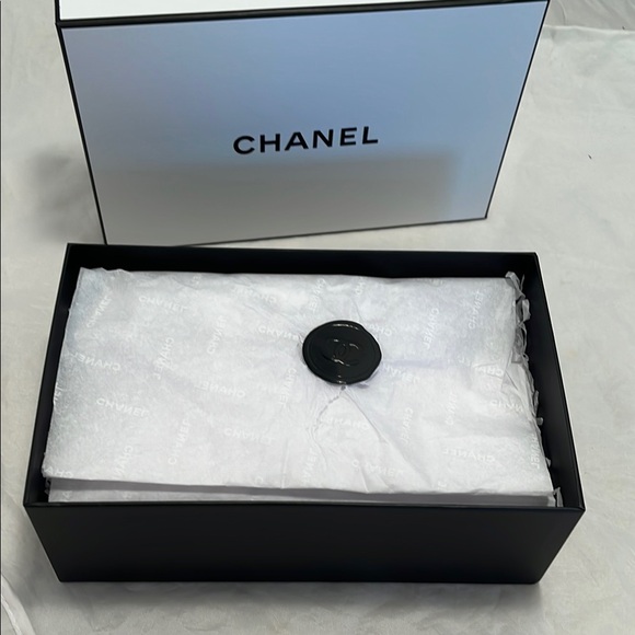 CHANEL Classic White Gift Box - Picture 8 of 11